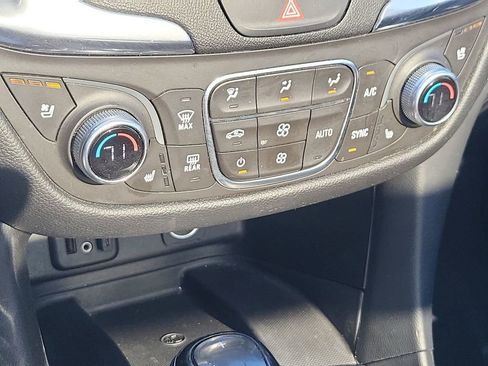 Used 2018 Chevrolet Equinox Premier AWD/4WD image 42