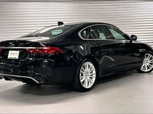 Certified 2022 Jaguar XF R-Dynamic SE AWD/4WD image 13