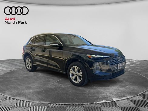 Used 2025 Audi Q5 2.0T w/ Convenience Package AWD/4WD image 7