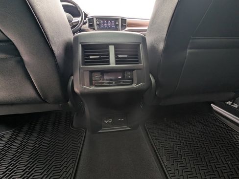 Used 2021 Volkswagen Atlas SE image 40