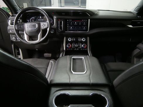 Used 2024 GMC Yukon XL Denali w/ Denali Reserve Package image 24