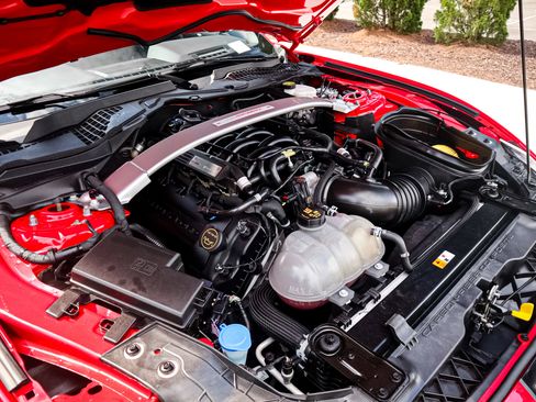Used 2019 Ford Mustang Shelby GT350 w/ Technology Package RWD image 33