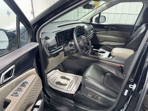 Used 2025 Kia Carnival LXS image 19