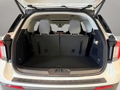 New 2026 Ford Explorer Active w/ Active Comfort Package AWD/4WD image 9