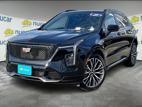 Used 2025 Cadillac XT4 Sport image 3