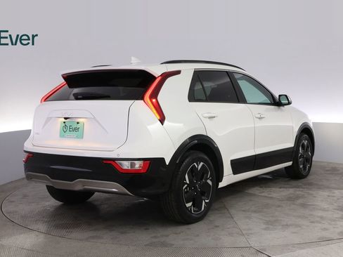 Used 2024 Kia Niro Wind FWD image 3