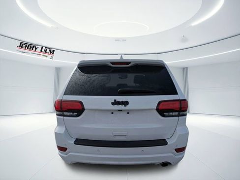 Used 2022 Jeep Grand Cherokee Laredo X RWD image 4