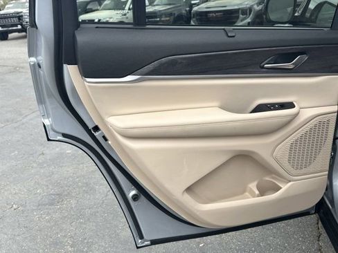 Used 2024 Jeep Grand Cherokee L Limited w/ Luxury Tech Group II image 23