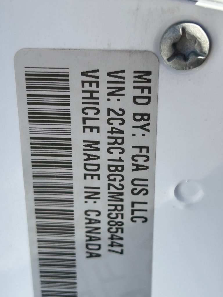Used 2021 Chrysler Pacifica Touring-L w/ Uconnect Theater Family Group FWD image 11