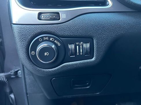 Used 2019 Jeep Cherokee Latitude Plus w/ Cold Weather Group image 20