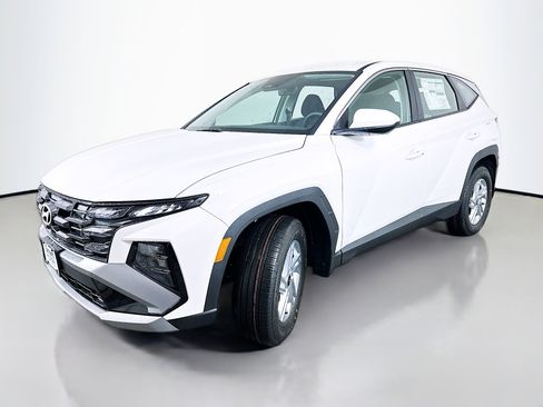 New 2025 Hyundai Tucson SE image 3
