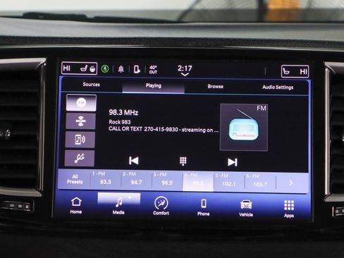 Used 2023 Chrysler Pacifica Touring-L FWD image 19