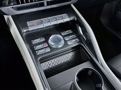 Used 2025 Lincoln Nautilus Reserve AWD/4WD image 19
