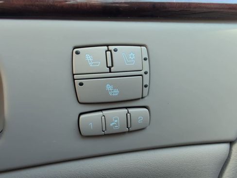 Used 2011 Cadillac DTS Luxury image 27