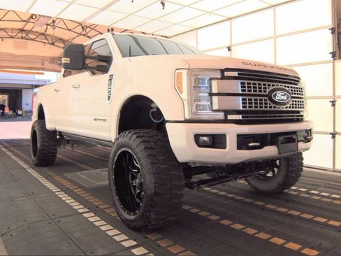 Used 2017 Ford F250 Platinum w/ Platinum Ultimate Package image 4