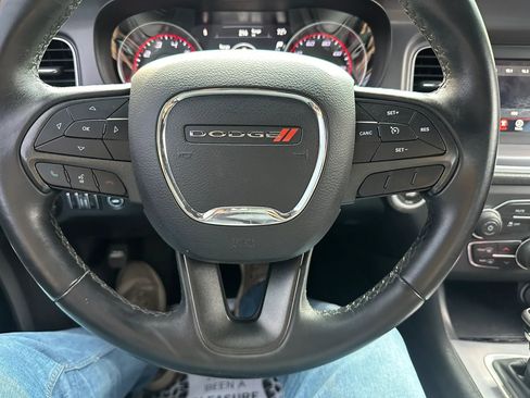 Used 2019 Dodge Charger SXT RWD image 11