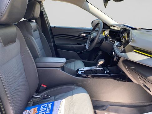 Used 2026 Chevrolet Trax LT FWD image 11