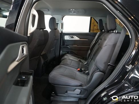 Used 2025 Ford Explorer Active AWD/4WD image 26
