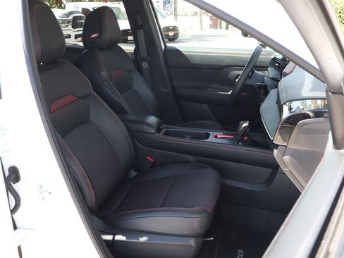 Used 2025 Nissan Kicks SR w/ SR Premium Package FWD image 47