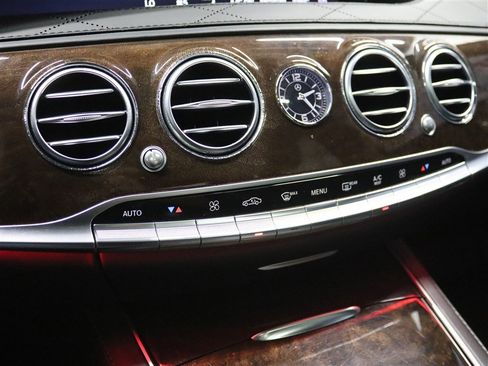 Used 2018 Mercedes-Benz S 560 4MATIC Sedan image 31