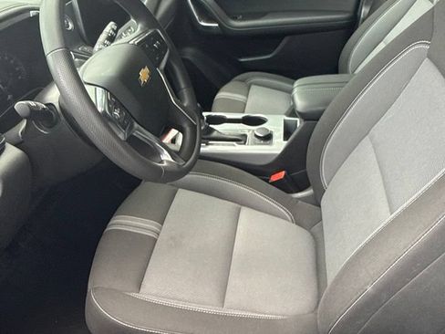 Used 2025 Chevrolet Blazer LT FWD image 4