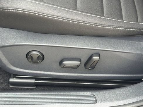 Certified 2024 Volkswagen Jetta SE w/ Panoramic Sunroof Package FWD image 10
