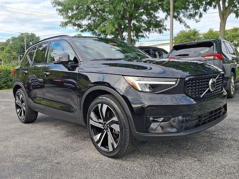 Certified 2023 Volvo XC40 B5 Plus w/ Climate Package AWD/4WD image 1