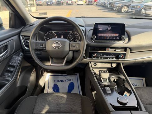 Used 2025 Nissan Rogue SV AWD/4WD image 11
