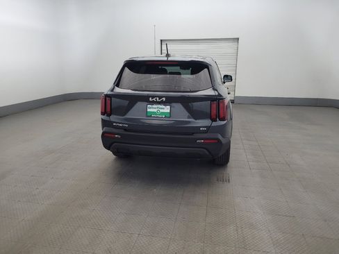 Used 2023 Kia Sorento LX AWD/4WD image 7