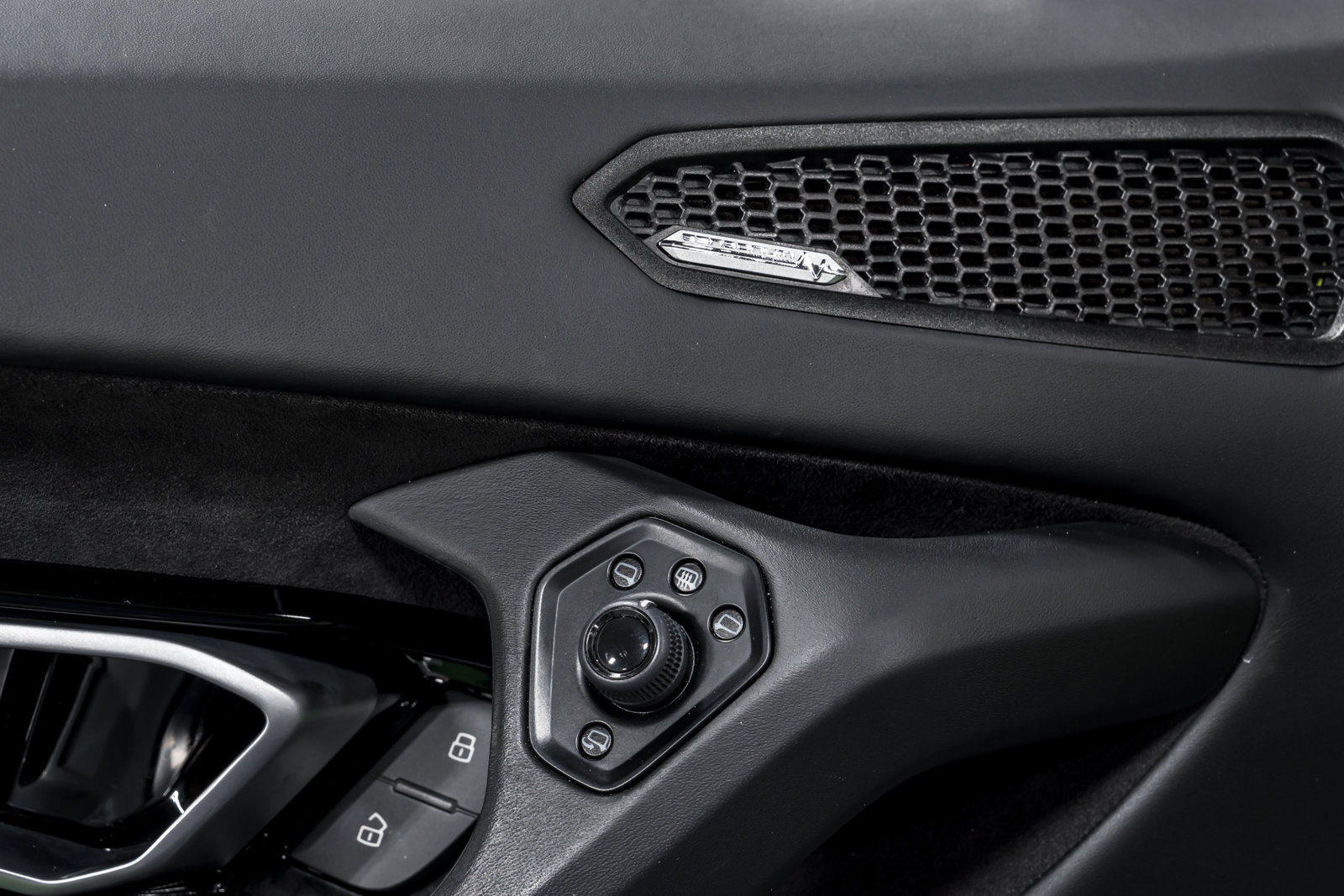 Used 2023 Lamborghini Huracan EVO RWD image 10