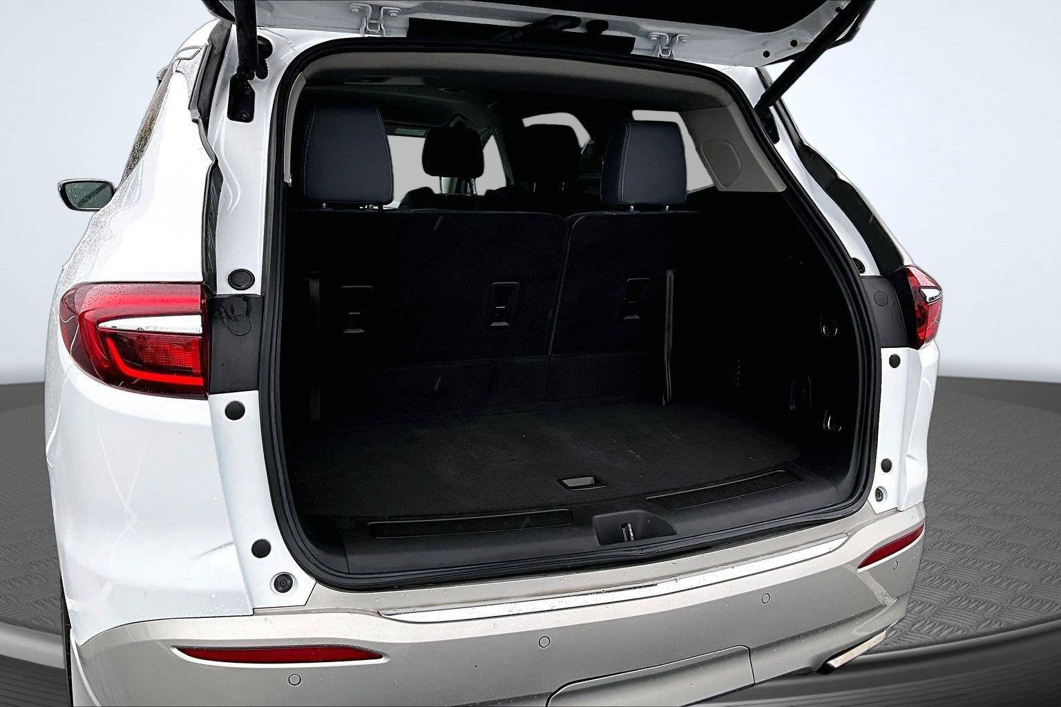Used 2021 Buick Enclave Essence w/ Sound and Sites Package AWD/4WD image 5