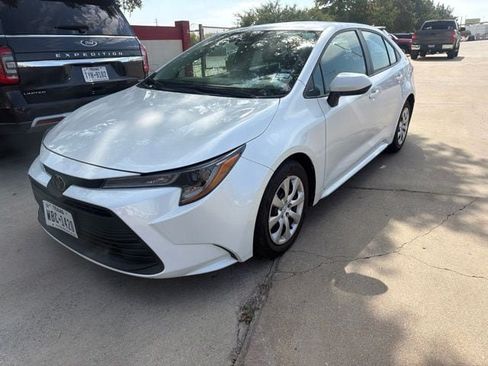 Used 2025 Toyota Corolla LE FWD image 1