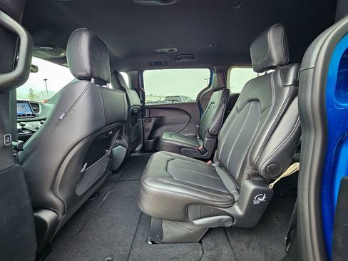 New 2026 Chrysler Pacifica Select image 31