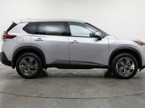 Used 2025 Nissan Rogue SV FWD image 11