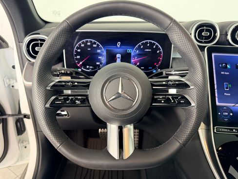 Used 2024 Mercedes-Benz GLC 300 4MATIC image 11