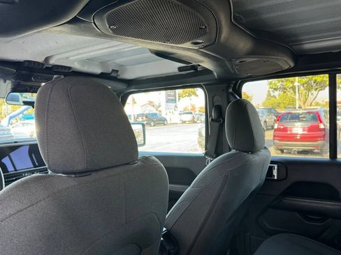 Used 2024 Jeep Wrangler Unlimited Sahara AWD/4WD image 16