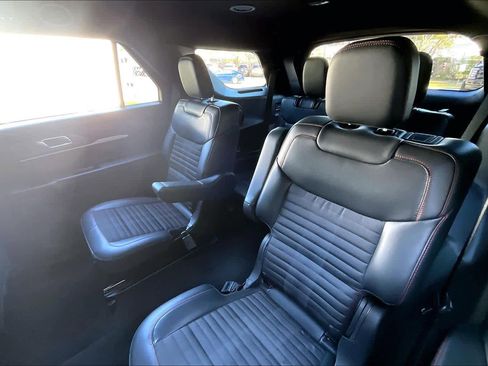 Used 2025 Ford Explorer ST-Line image 18