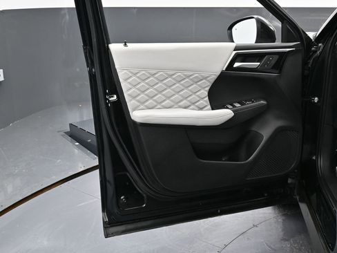 Used 2023 Mitsubishi Outlander SEL image 44