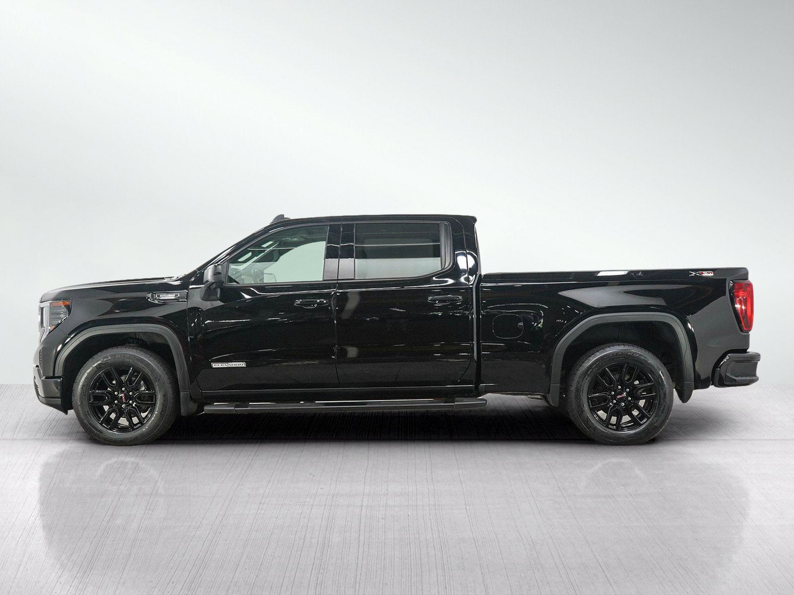 Used 2024 GMC Sierra 1500 Elevation w/ Elevation Premium Package AWD/4WD image 2