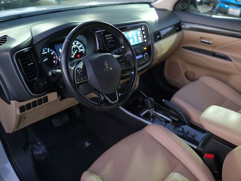 Used 2017 Mitsubishi Outlander SEL image 11