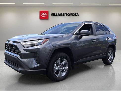 Certified 2025 Toyota RAV4 LE AWD/4WD image 1
