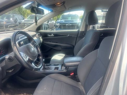 Used 2019 Kia Sorento S AWD/4WD image 4