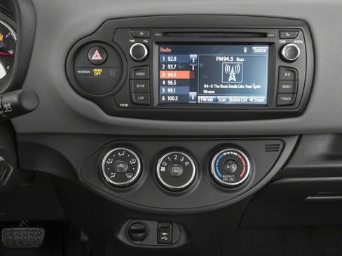 Used 2018 Toyota Yaris L FWD image 10