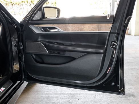 Used 2020 BMW 750i xDrive w/ Executive Package image 42