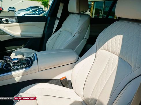 Used 2022 BMW X7 M50i AWD/4WD image 19