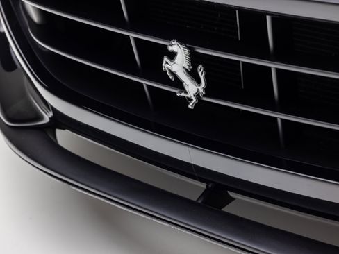 Used 2020 Ferrari Portofino RWD image 18