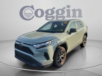 Used 2022 Toyota RAV4 XLE w/ Convenience Package FWD video 1