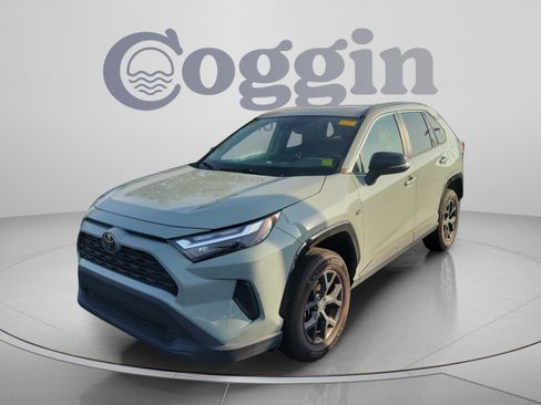 Used 2022 Toyota RAV4 XLE w/ Convenience Package FWD image 1