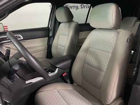 Used 2015 Ford Explorer XLT w/ Equipment Group 201A FWD image 14