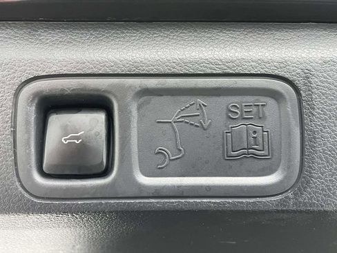 Used 2023 Ford Expedition Max XLT image 11